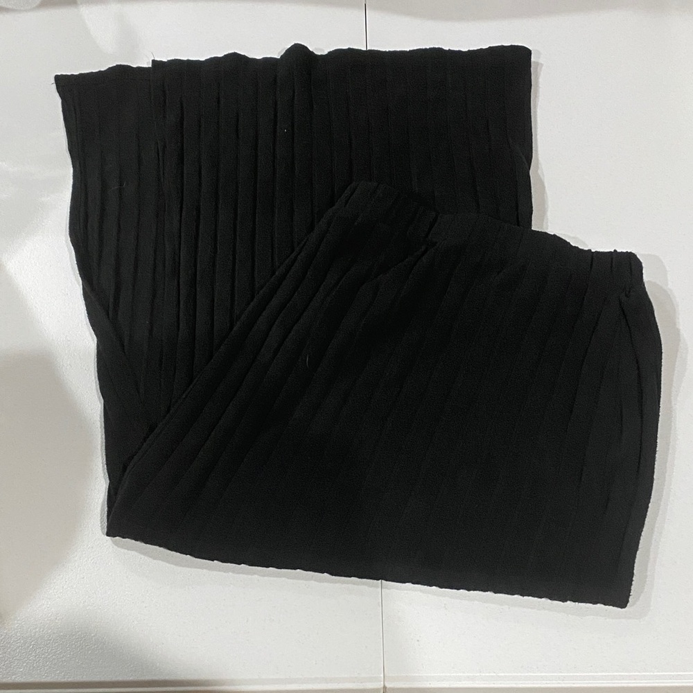 Black pencil stretchy skirt with slit on side small